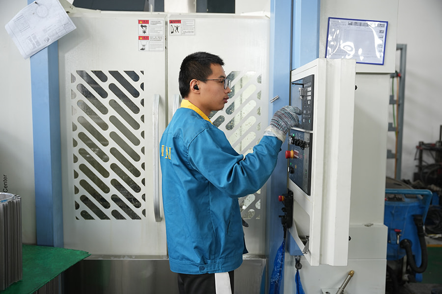 ศูนย์เครื่องจักรกล