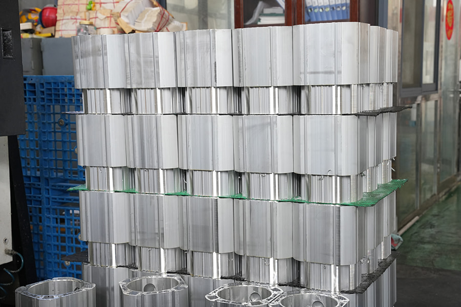 ศูนย์เครื่องจักรกล